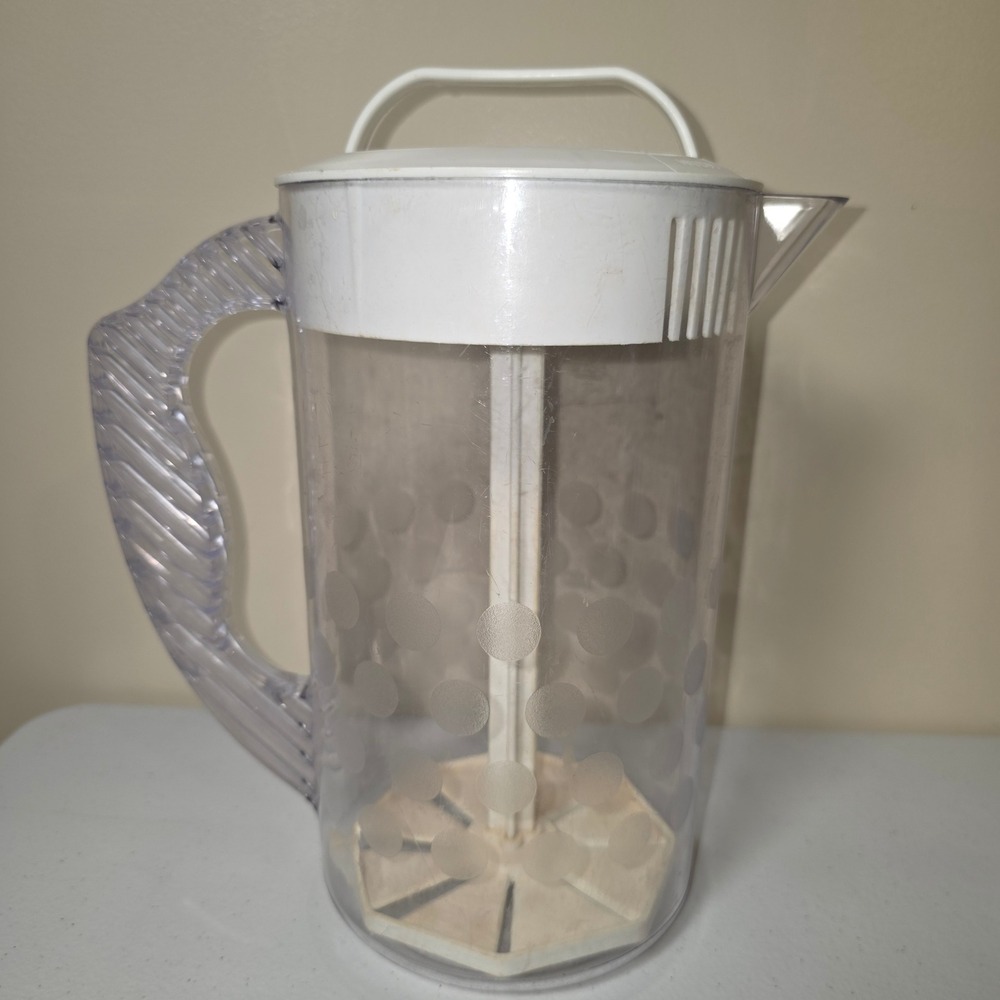 Pampered Chef Quick-Stir Pitcher 2 Qt Clear White Polka Dot 2272 Made in‎ USA